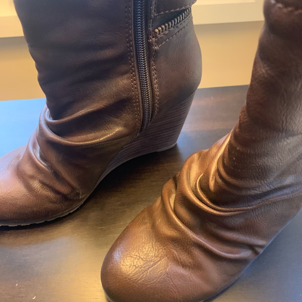 Boots - Picture 3 of 8